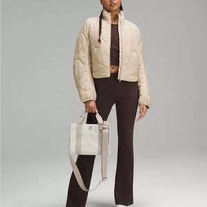 Lululemon Two-Tone Canvas Tote Bag
Mini 4.5L- Mojave Tan/Light Ivory